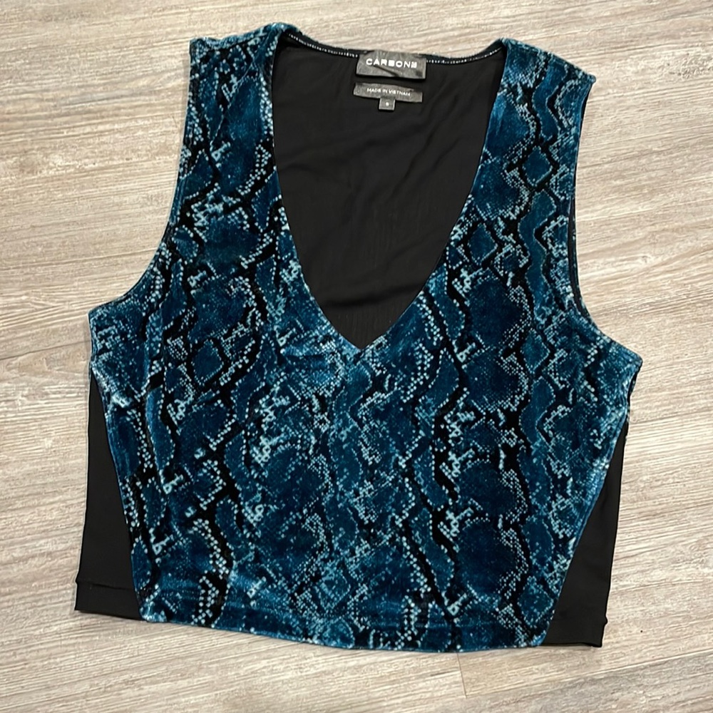 Carbon38 crop top